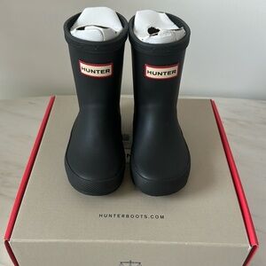 Hunter toddler rain boots black. Size 5
